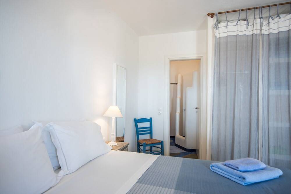 Seaside Villa- Island Living Paros- in Parasporos, Paros