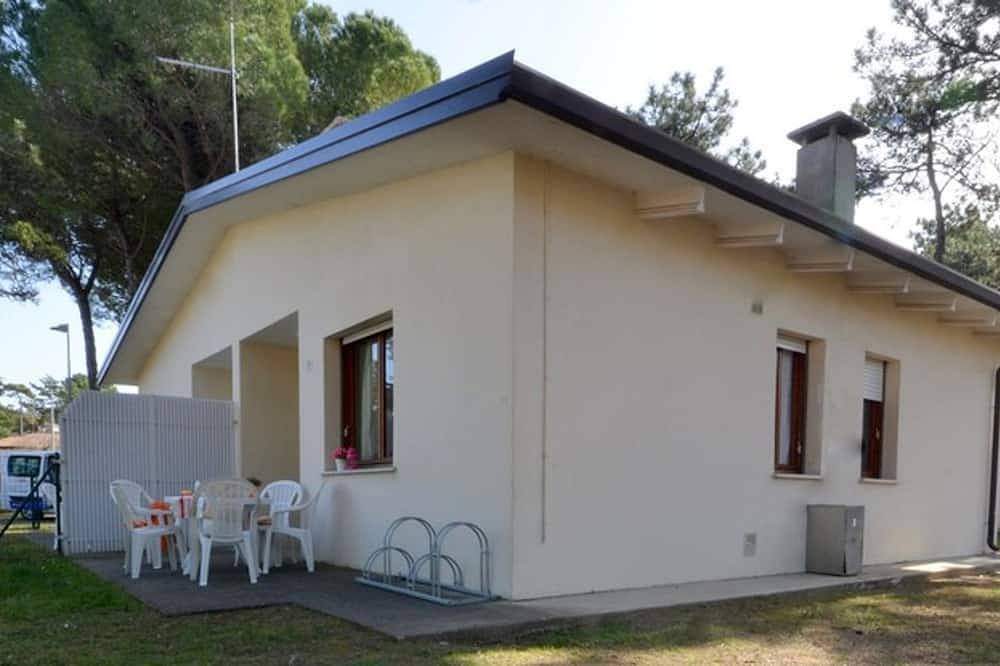 Ganze Wohnung, Geräumiger Familienbungalow mit privatem Garten in Lignano Pineta, Lignano Sabbiadoro