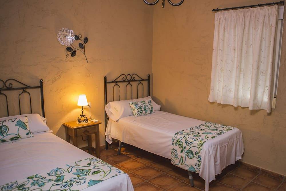 Apartamento entero, Agroturismo Bio El Cortijillo  Centro Andalucia ideal para conocer Andalucia in Luque, Sierras Subbéticas