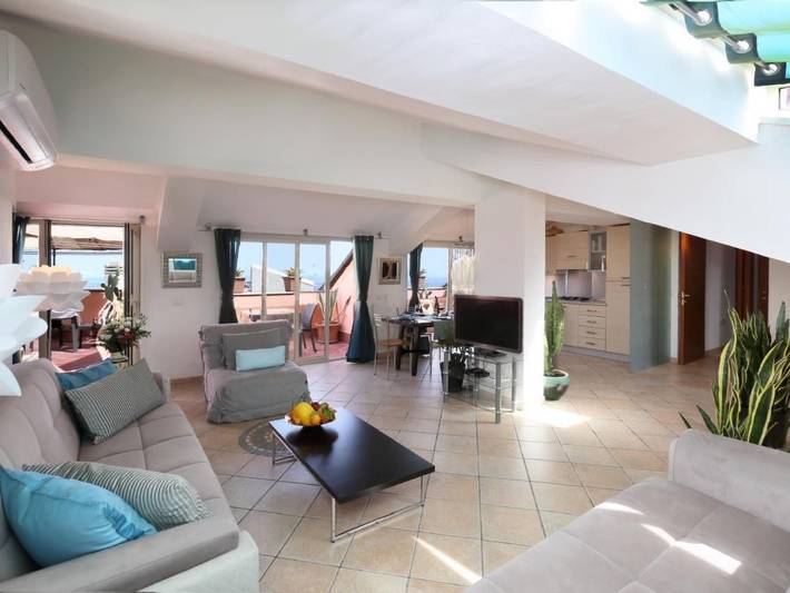Vacation rental for 6 people, with Balcony and Terrace as well as View in Taormina