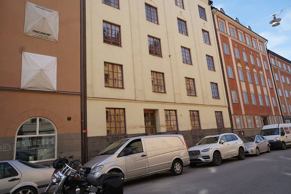Ganze Wohnung, Spacious min from the center in Norrmalms stadsdelsområde, Stockholm