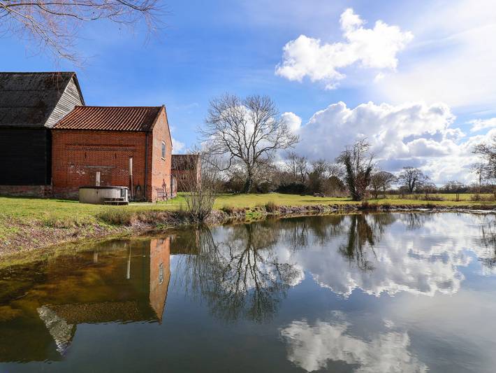 Farmhouse for 10 people, with Garden and Pool in Suffolk