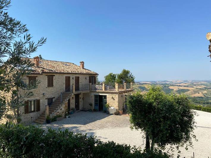 B&b per 2 persone, con Terrazza e Giardino nonché Piscina e Panorama a Cingoli