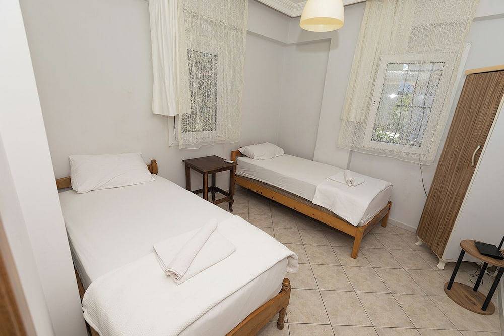 3 Bedroom Villa with Private Pool walking distance to Calis Beac in Fethiye, Egeo Turco