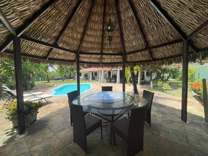 Casas e apartamentos de temporada para 10 pessoas, com terraço e jardim e ainda piscina, com animais de estimação em Aquiraz