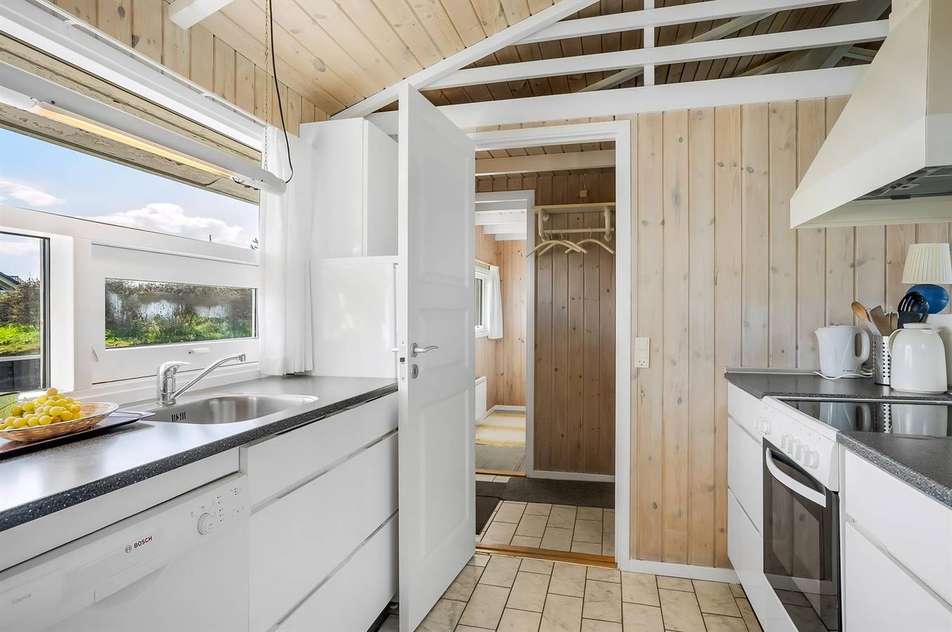Nice home in Hjørring w/ Wifi, 3 Bedrooms and Indoor swimming pool in lønstrup, Hjørring Region