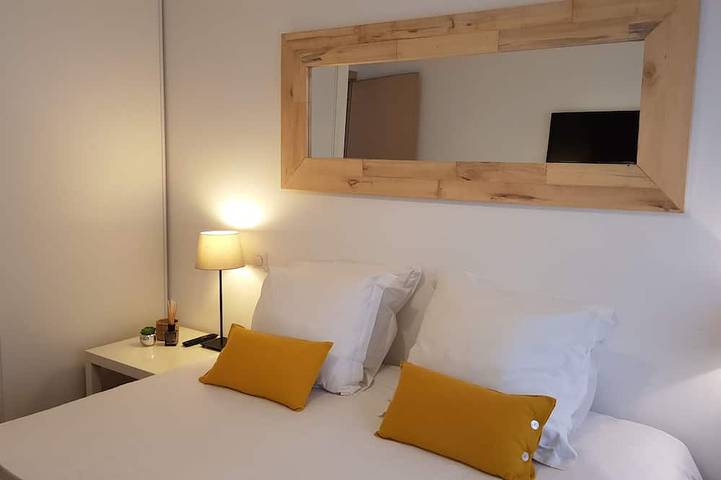Ganze Wohnung, Große 3 P Listed 60m² Terrasse 40m² zu 50m. Meer 4/6 pers Wifi Klimaanlage Parkplatz in Golfe-Juan, Vallauris