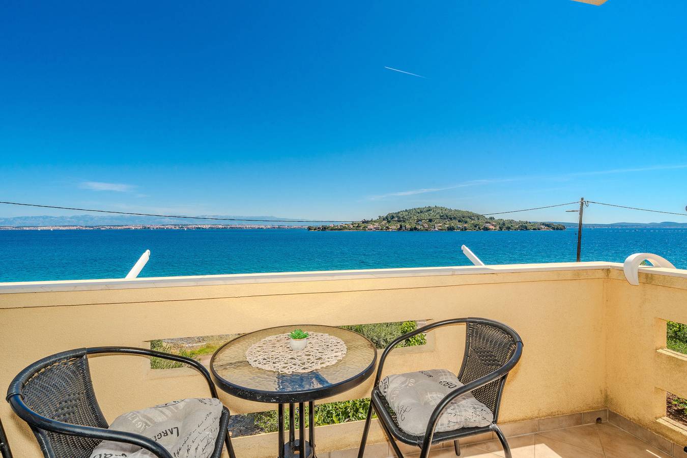Appartamento intero, Appartamento per 4 persone, vicino al mare e con bellissima vista in Calli Croazia, Isola di Ugljan