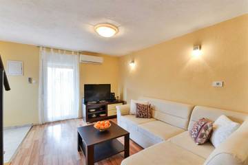 Villa for 5 People in Vir, Dalmatia, Photo 4