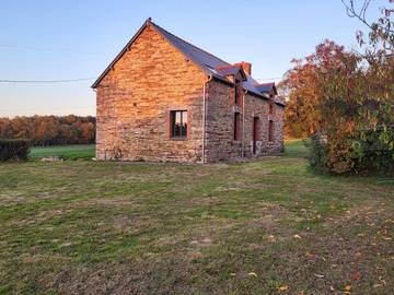 Gîte pour 10 personnes, avec vue et jardin à Comblessac
