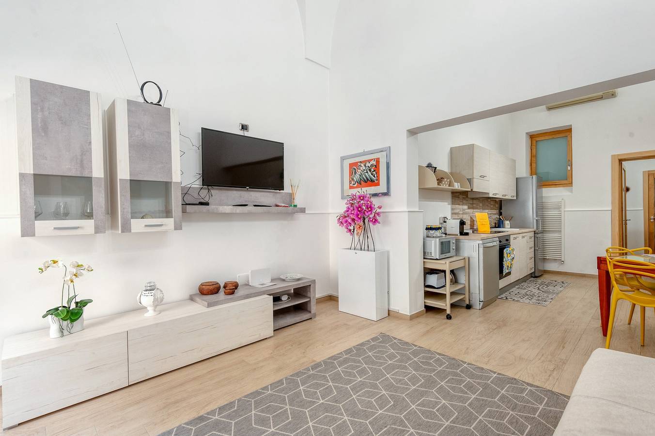 Appartement entier, Appartement 'Conte Cavour' avec terrasse privée, Wi-Fi et climatisation in Brindisi, Salento