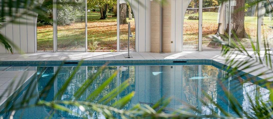 Hôtel, avec Terrasse ainsi que Jardin et Piscine à Bazas - 2