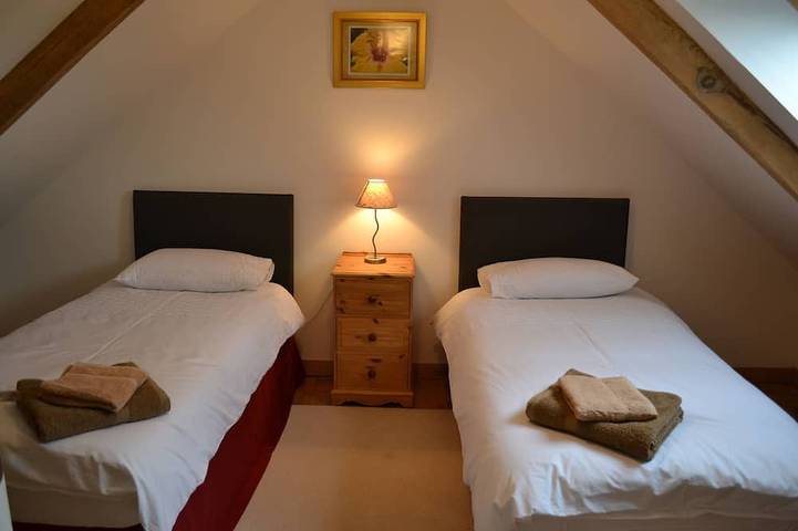 Location de vacances pour 8 personnes, avec terrasse et jardin à Plonévez-du-Faou - 4