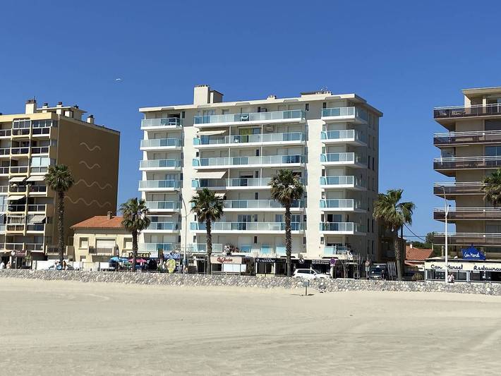 Entire holiday apartment, Luxury Seafront 1bedroom, air conditioning with Balcony & Sea View in Canet-en-Roussillon, Mediterranean Coast (France)