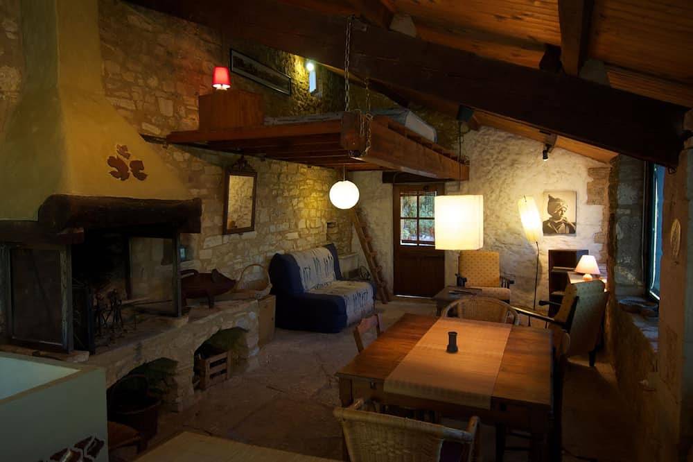 Gîte, 4 couchages, calme et repos, vue imprenable, pleine nature. in Issirac, Région de Nîmes