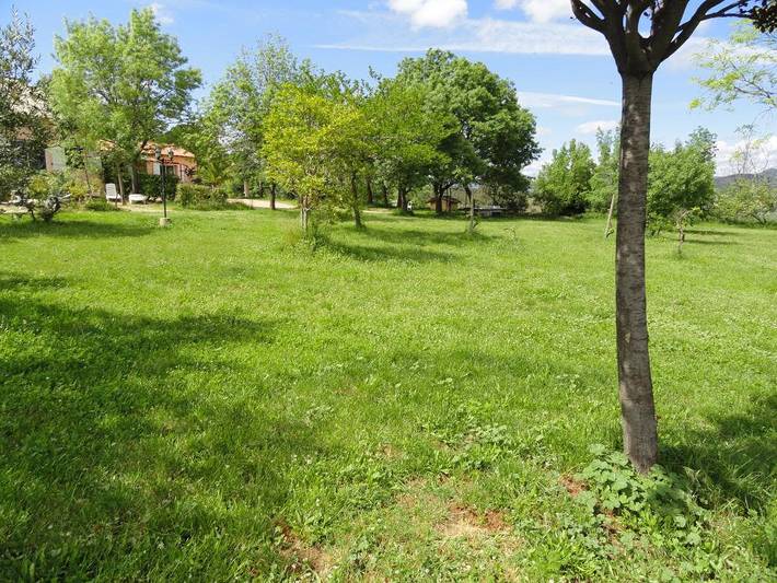 Gîte pour 4 personnes, avec vue sur le lac et jardin ainsi que piscine et terrasse à Le Puech - 2