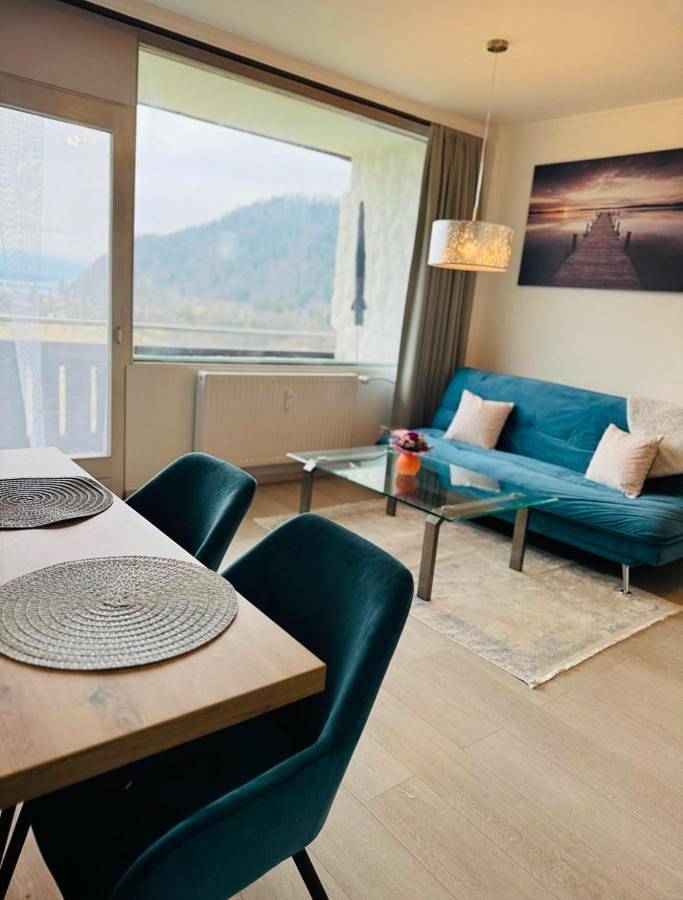 Vakantiewoning voor 4 personen, with tuin and uitzicht op het meer as well as uitzicht in Strobl