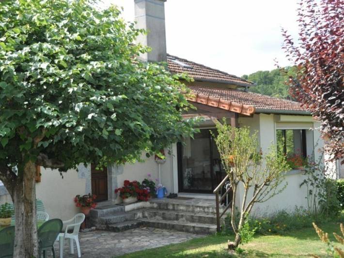 Location de vacances pour 8 personnes, avec jardin dans Le Rouget-Pers