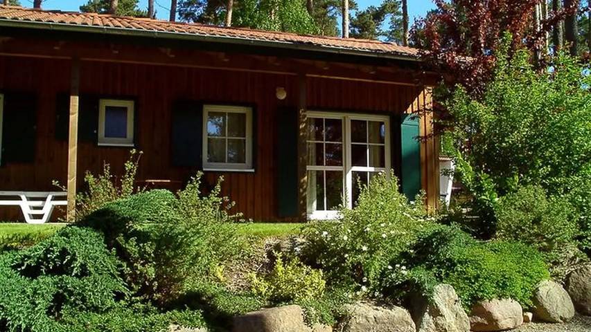 Ferienhaus für 6 Personen, mit Garten in Jabel
