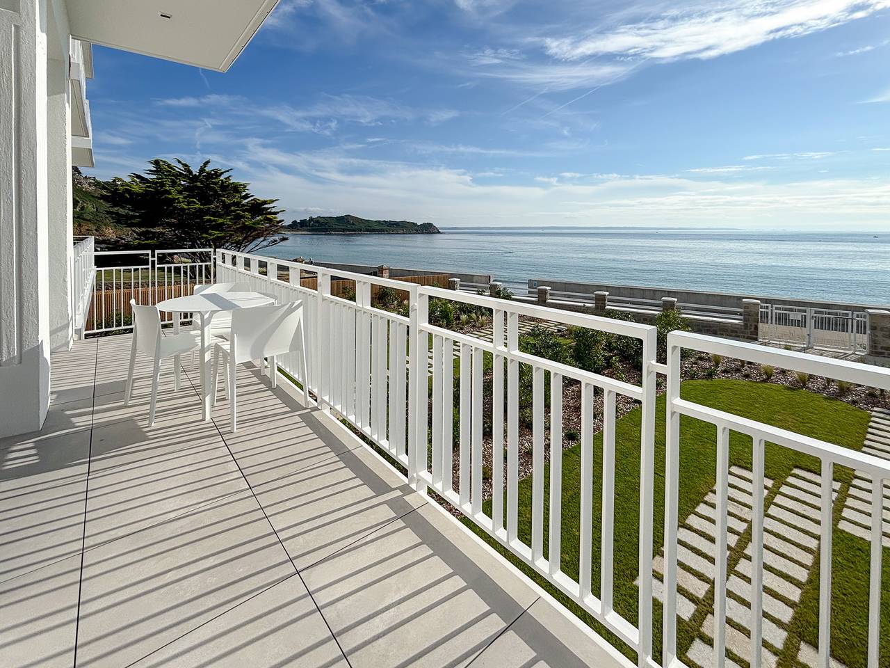 Ganze Wohnung, Le castel T2 · T2 Luxury Apartment with Sea View a in Trébeurden, Rosa Granitküste