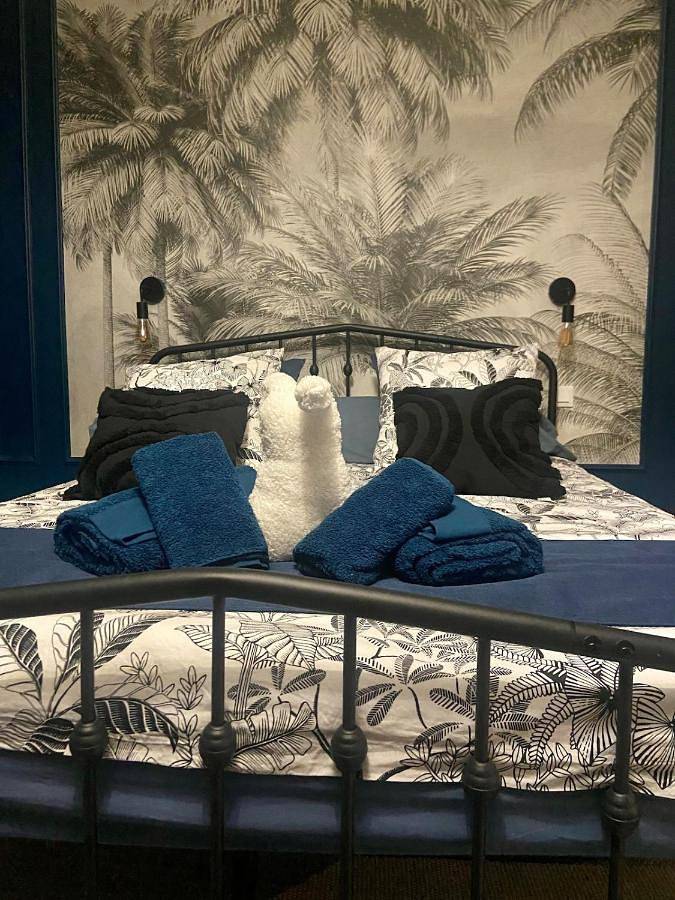Chambre d’hôte pour 2 personnes, avec Jacuzzi et Terrasse ainsi que Jardin et Piscine