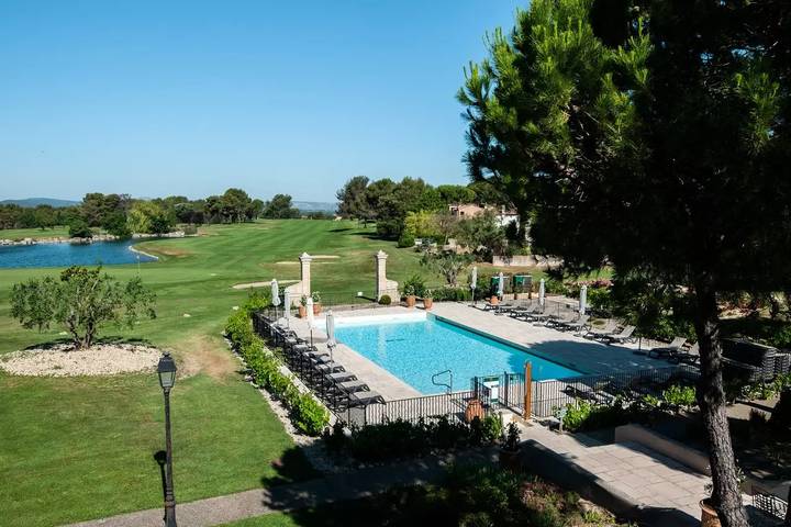 Appartement de vacances pour 4 personnes, avec Balcon et Jardin ainsi que Piscine et Vue à Mallemort