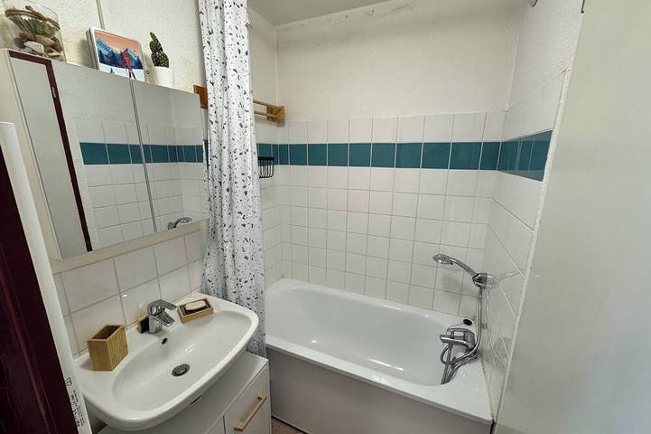 Entire apartment, Cozy 4-person apartment with a mountain view in Valfréjus, Modane