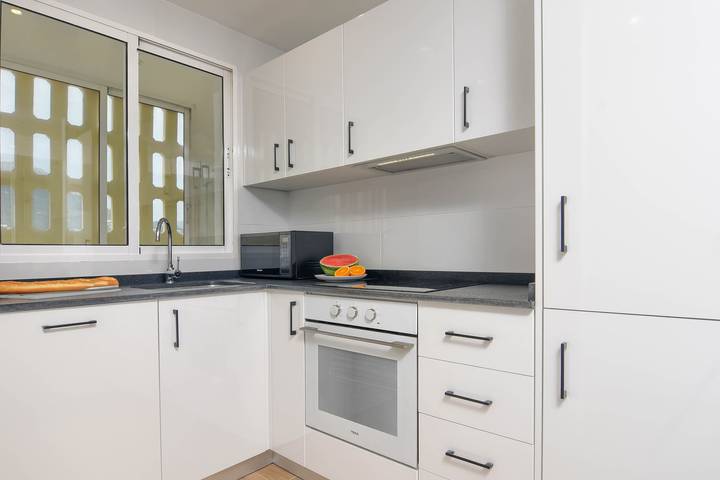 Apartamento entero, Apartamento La Perla Seaview Calpe con vistas al mar, piscina, Wi-Fi, aire acondicionado, balcón y terraza in Calpe Casco Antiguo, Calpe