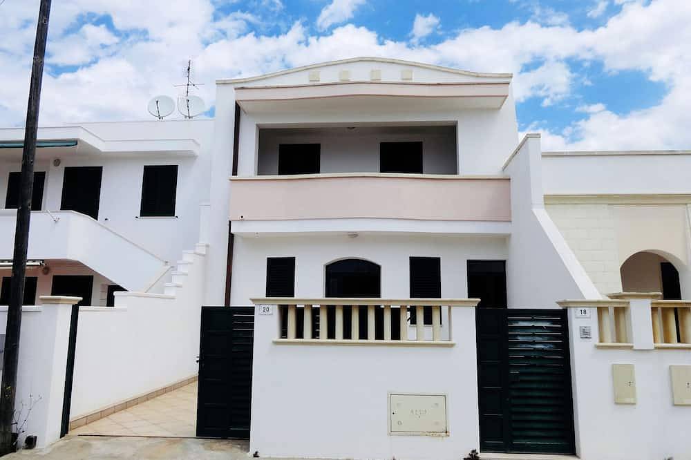 Entire apartment, Vacation House ground floor 300mt. sand Nuvola Uno in Lido Marini, Gulf of Taranto