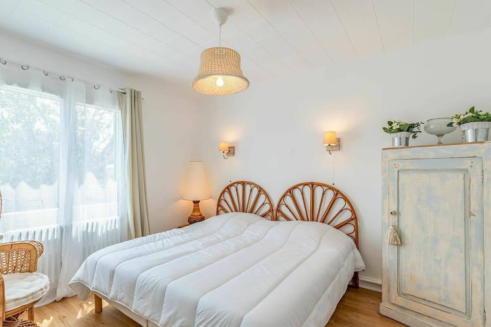 Preciosa casa de vacaciones  con Wifi, Tv, balcón, mascotas permitida y aparcamiento in Dives-sur-Mer, Region de Lisieux