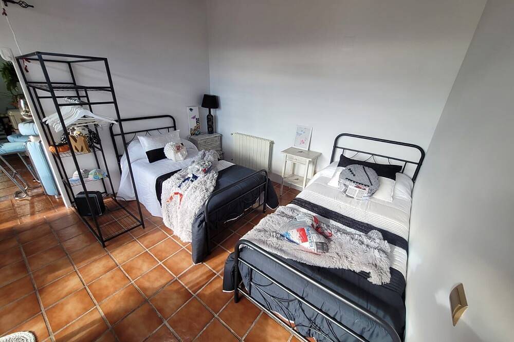Apartamento entero, Apartamento con piscina y jardín en la costa Quebrada, cerca del mar. in Soto de la Marina, Santa Cruz de Bezana