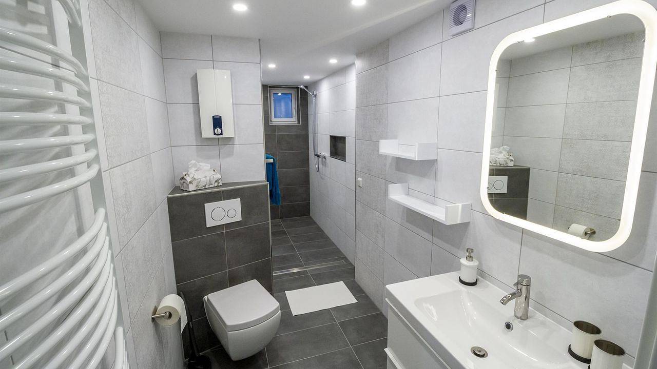 Geheel vakantieappartement, Vakantieappartement voor 2 personen met terras in Pützborn, Daun
