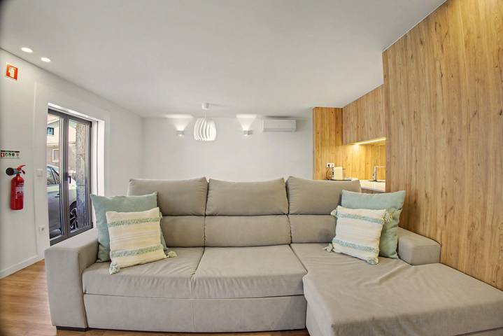 2-Bedroom Holiday Home 'Al Fonte De S. Tiago' with Mountain View, Wi-Fi & Air Conditioning
