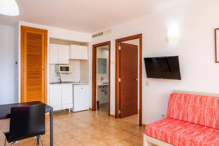 Casa de vacaciones 'Apto Con Terraza 304' con piscina compartida y aire acondicionado in Cala Millor, Son Servera