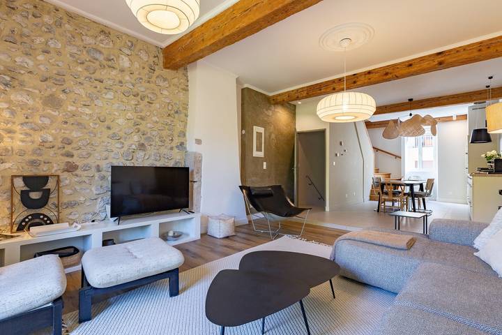 Apartamento entero, Apartamento 'Aux Portes Du Vercors' con vistas a la montaña, balcón y Wi-Fi in Pont-en-Royans, Parc naturel régional du Vercors