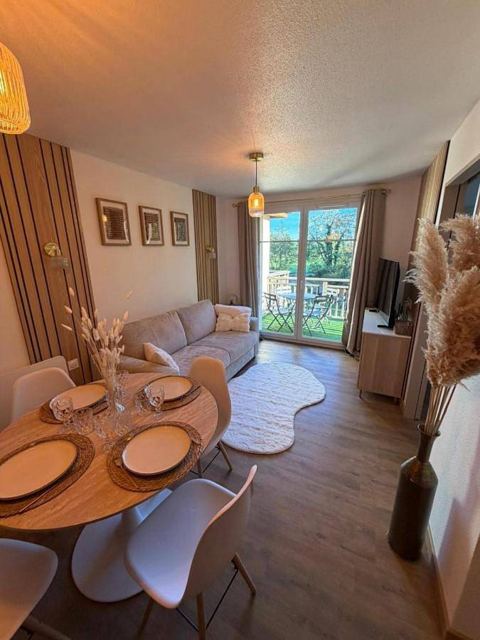 Appartement de vacances pour 4 personnes, avec piscine ainsi que jardin et sauna, animaux acceptés