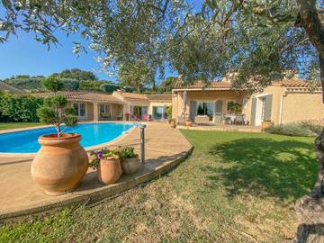 Location de vacances pour 8 personnes, avec jardin à Rochegude