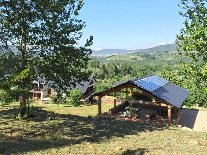 Hotel para 3 personas, con jacuzzi además de balcón y jardín en El Bierzo - 4