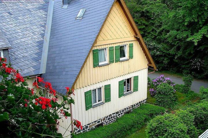 Ganze Wohnung, Gemütliche Ferienwohnung (33qm) mit Brötchenservice in Nähe von Bad Steben in Bad Steben, Landkreis Hof
