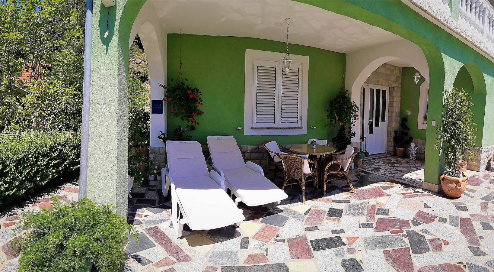 Ganze Wohnung, 2-Zimmer-Ferienwohnung mit Terrasse und Meerblick Kampor (Rab) -a in Kampor, Rab