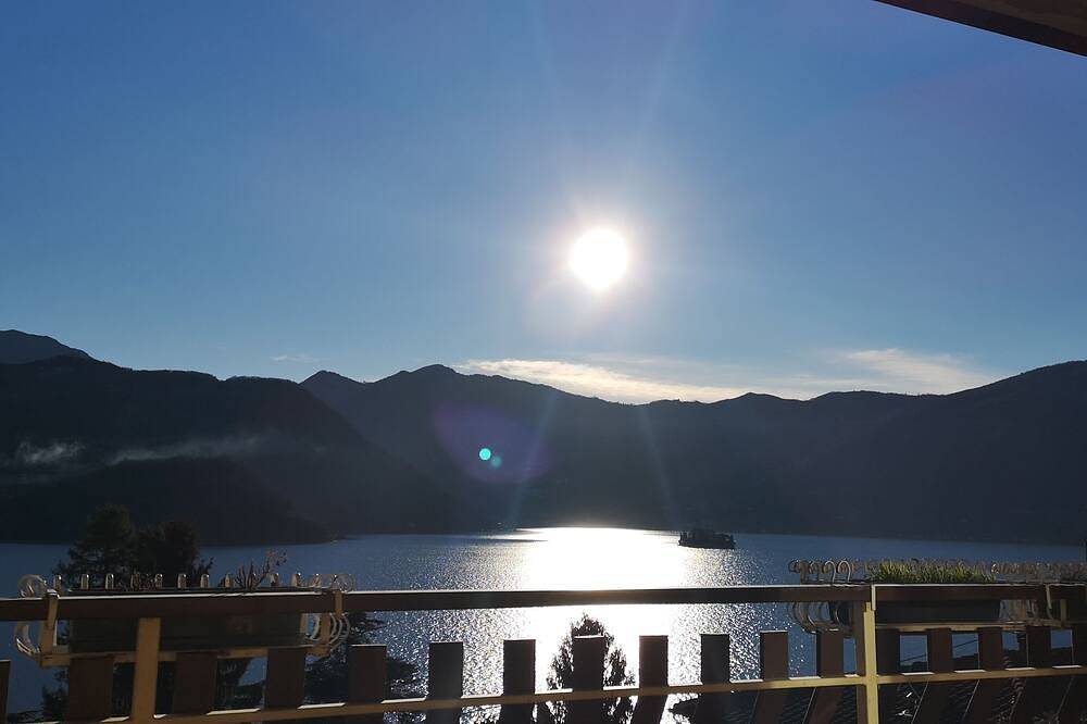 Appartamento intero, ✨Luz House✨ Lake of Iseo in Tavernola Bergamasca, Comune di Tavernola Bergamasca