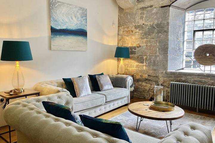 Lodge for 7 people, with pool in Plymouth