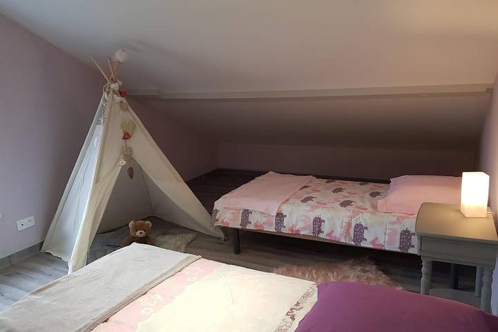 Location de vacances pour 6 personnes, avec terrasse et jardin à Lantriac - 3