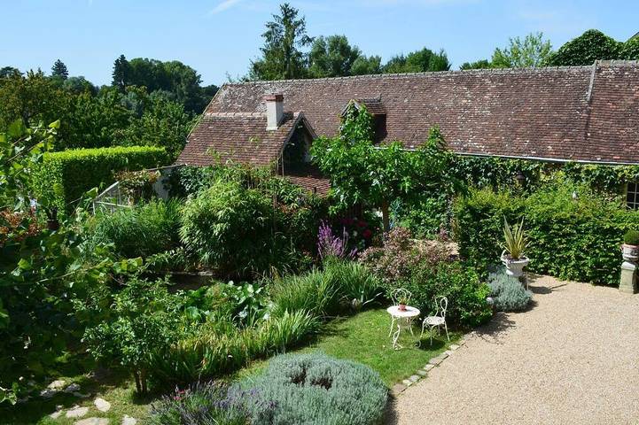 Gîte pour 2 personnes, avec terrasse ainsi que piscine et jardin dans Centre-Val de Loire