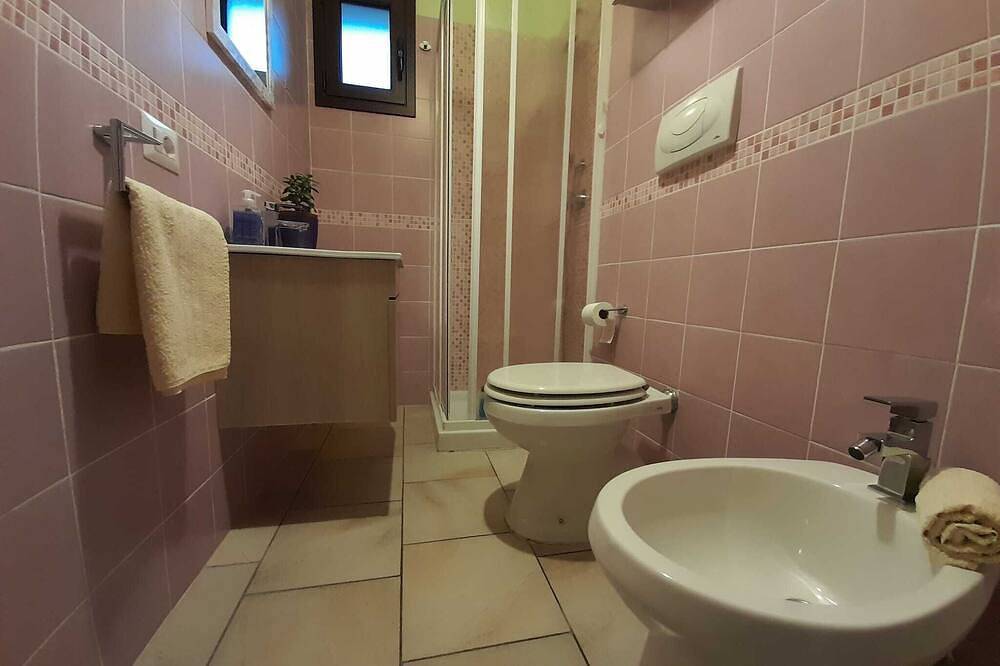 Ganze Wohnung, Doppelzimmer mit Möbeln und Komfort in Villaputzu, Cagliari Provinz