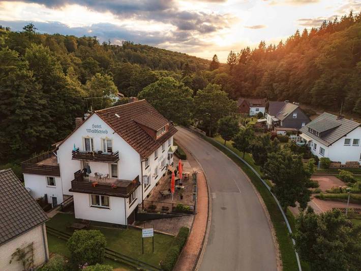 Ferienhaus, mit Terrasse und Garten sowie Sauna und Ausblick in Holzminden