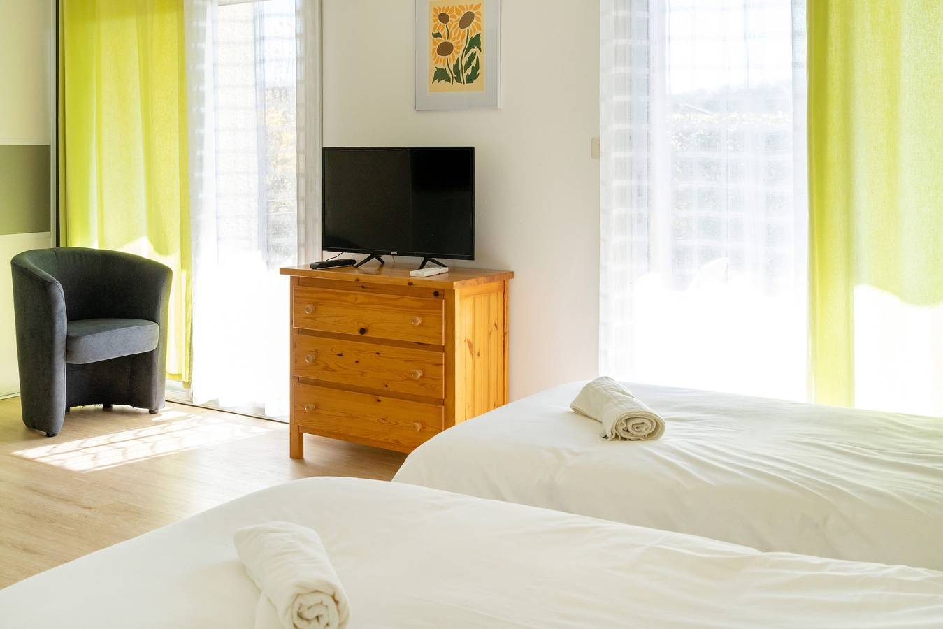 Entire studio, Cozy Studio with Private Terrace, Air Conditioning & Pool Table – Cazaubon in Cazaubon, Gers