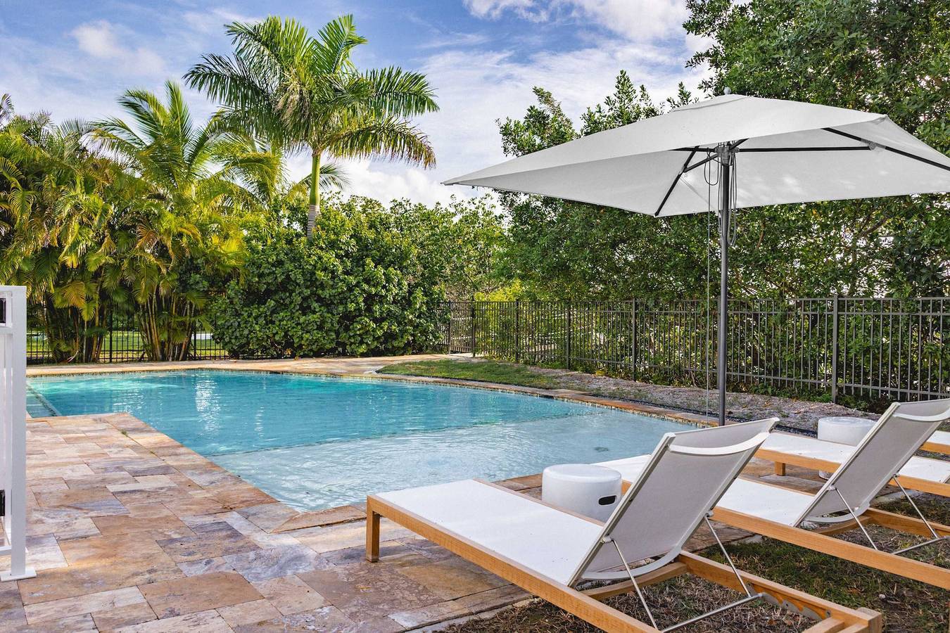 Capmar House by Brightwild Huge Home Pool in Key Haven, Stock Island