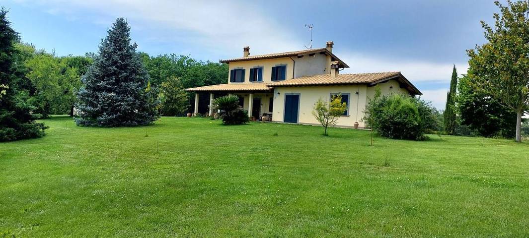 Appartamento per 4 persone, con Idromassaggio e Giardino nonché Piscina e Panorama a Nepi