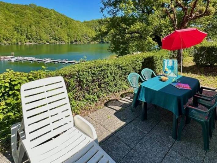 Chalet für 4 Personen, mit Kinderpool und Seeblick in Frankreich - 2